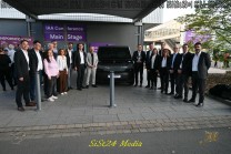 Der ausgezeichnete Renault Trafic E-Tech Electric mit dem Renault-Team (Bild: Stefan Siedler)
